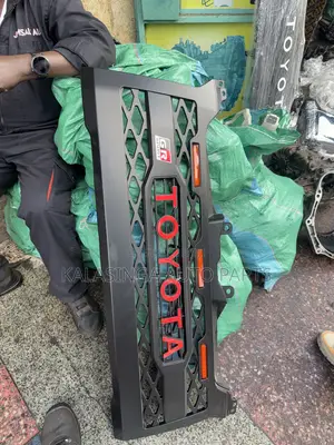 Toyota Hiace 7L Aftermarket Front Grill
