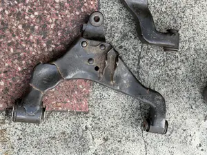 Toyota Hiace 7L 4WD Control Arms