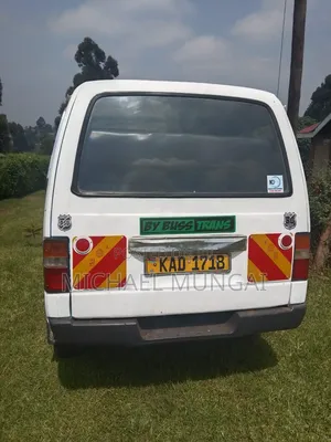 Nissan Caravan (Urvan) 2005 Nyeupe