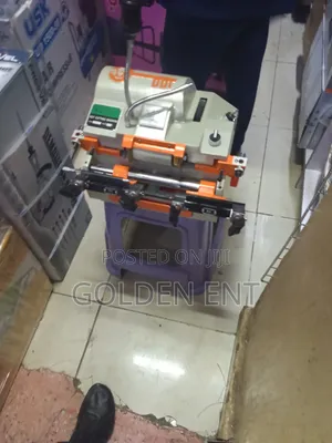 Heavy Duty Key Cutting Machine (DF100E)