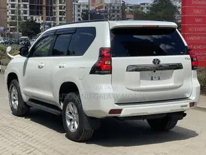 Toyota Land Cruiser Prado 2.7 Black Edition 2021 White