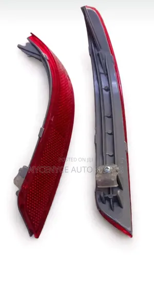Nissan Wingroad Y12 / Sylphy Left Reflector