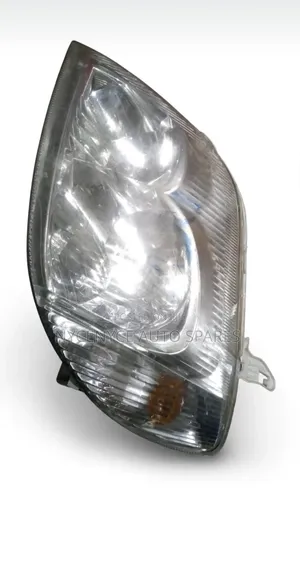 Toyota NZE 2002 Headlights
