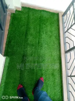 Green Synthetic Lawn for Landscaping and Outdoor Makeovers