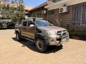 Toyota Hilux 2.5 D-4D 4x4 SRX 2009 Rangi Kahawia