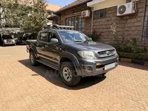 Toyota Hilux 2.5 D-4D 4X4 SRX 2010 Rangi Kijivu
