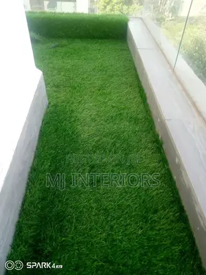 Synthetic Grass Carpet for Modern Landscaping