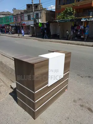 Dawati Dogo la Kisasa la Mapokezi