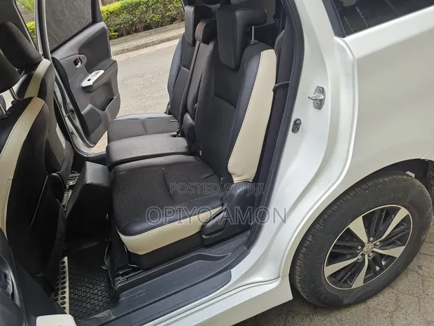 Toyota Wish 2015 Nyeupe - 1
