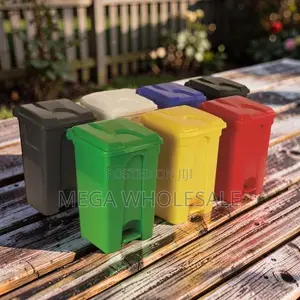 Pipa la Taka la Lita 30 la Plastiki Ngumu lenye Pedali