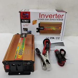 Inverter ya 2000W yenye AC Outlet na USB Charging Port