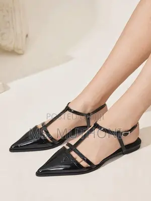 Sandal za Flat Zenye Ncha na Kamba Inayoweza Kurekebishwa