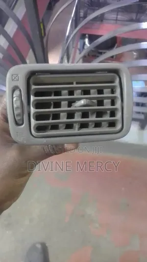 Kituo cha Hewa cha Dashboard cha Toyota