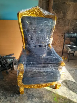 King Size Salon Chair with Wooden Armrests
