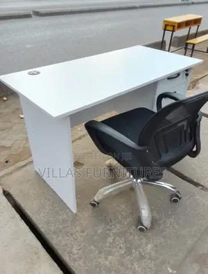 Dawati la Kisasa la Ofisi lenye Droo Inayofungwa na Kiti cha Ergonomic Mesh