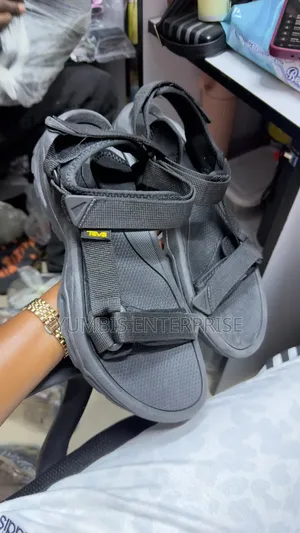 Men's Teva Open Shoe Size 45 Black