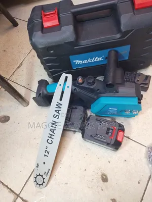 Makita 12" 198V Cordless Chainsaw