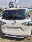 Toyota Sienta 2019 Nyeupe - 5