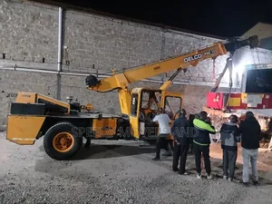 Hydra Crane kwa Huduma za Kupakia na Kushusha