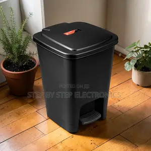 Takataka 30L Plastiki Ngumu Bin ya Pedal