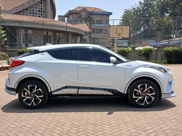 Toyota C-HR 2017 White - 1