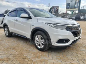 Honda Vezel 2018 Nyeusi
