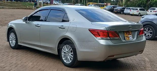 Toyota Crown Royal 2016 Silver - 1