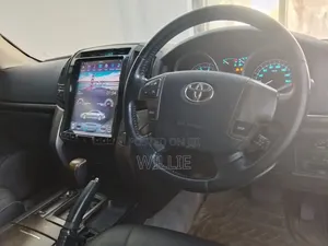 Toyota Land Cruiser V8 2010 Nyeusi