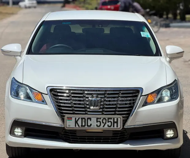 Toyota Crown 2015 White - 1