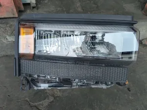 Taa ya Xenon ya Toyota Prado J250