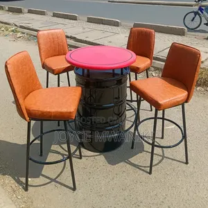 Viti Vikuu vya Baa Vyeusi vya Kisasa na Meza ya Drum