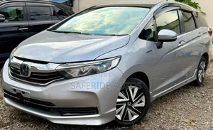Honda Fit Shuttle Hybrid 2020