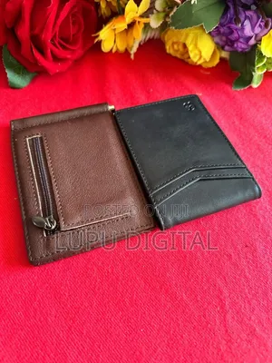 Mkoba wa Ngozi na Kipande cha Pesa