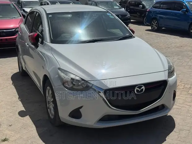 Mazda Demio 2019 White - 1