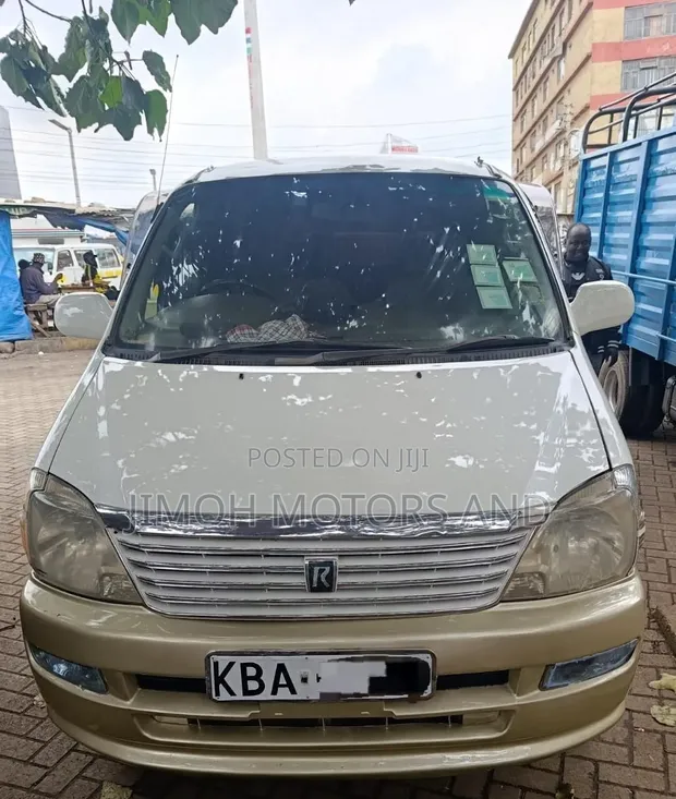 Toyota Regius 1998 - 1