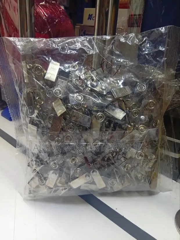 Packet of 100 Metal Clips for Name Card/Badge - 1