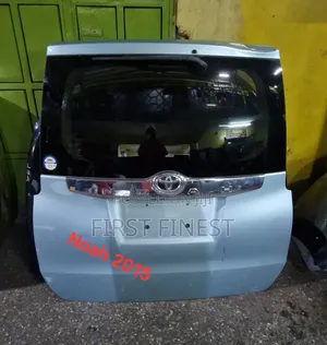 Boot ya Toyota Noah 2015
