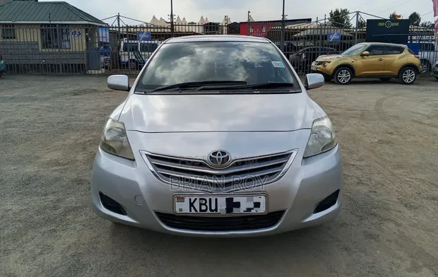 Toyota Belta 2006 Silver - 1