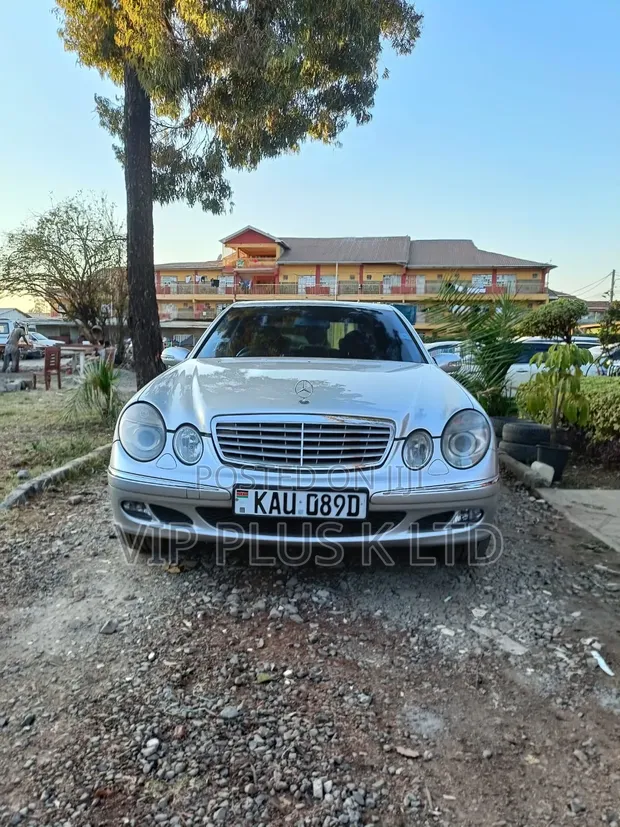 Mercedes-Benz E200 2005 Silver - 1