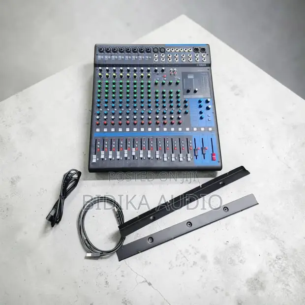 Yamaha MG16XU 16-Channel Mixer with USB & SPX Effects - 1