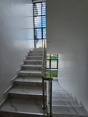 Townhouse/Terrace ya Vyumba 5 vya Kulala na Vyoo vya ndani Kasphat, Runda Inauzwa