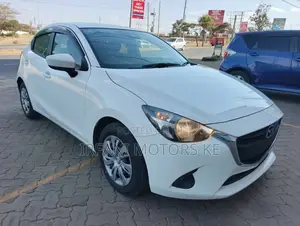 Mazda Demio 2019 Nyeupe