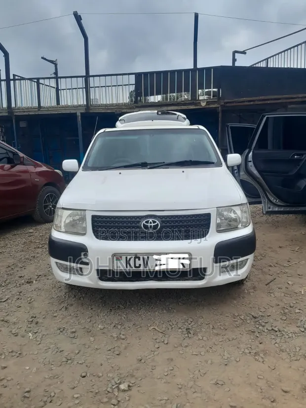 Toyota Succeed 2012 Nyeupe - 1