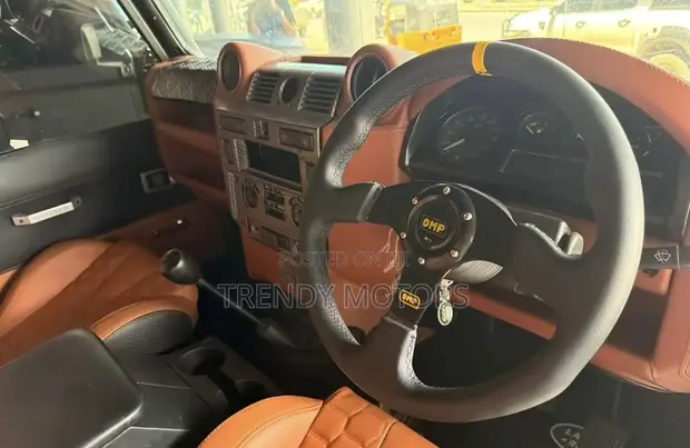 Land Rover Defender 110 2009 Nyeupe - 1