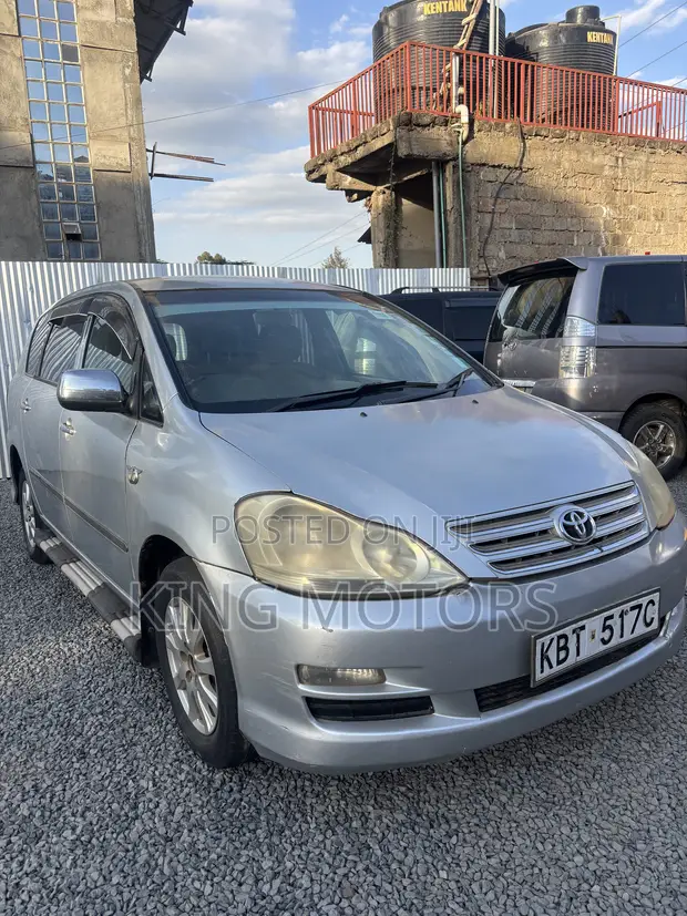 Toyota Ipsum 2005 Silver - 1