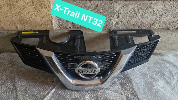 Nissan X-Trail 2015 Grill with Camera - 1
