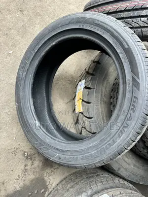 Tairi ya Centara 235/55R19