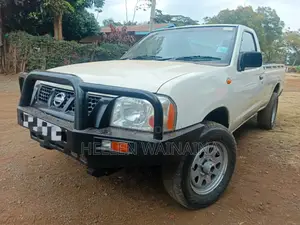 Nissan Hardbody 2015 Nyeupe