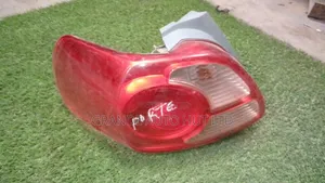 Taa ya Nyuma ya Toyota Porte (Iliyotumika)