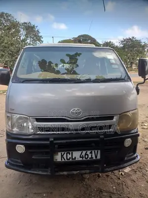 Toyota HiAce Safari Van 2010